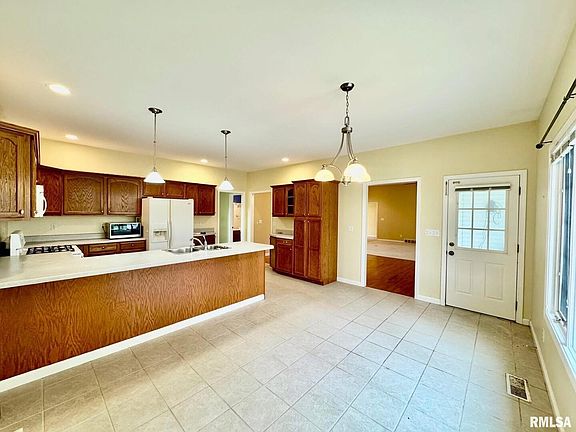 3rd image of 4212 Newbury Ct