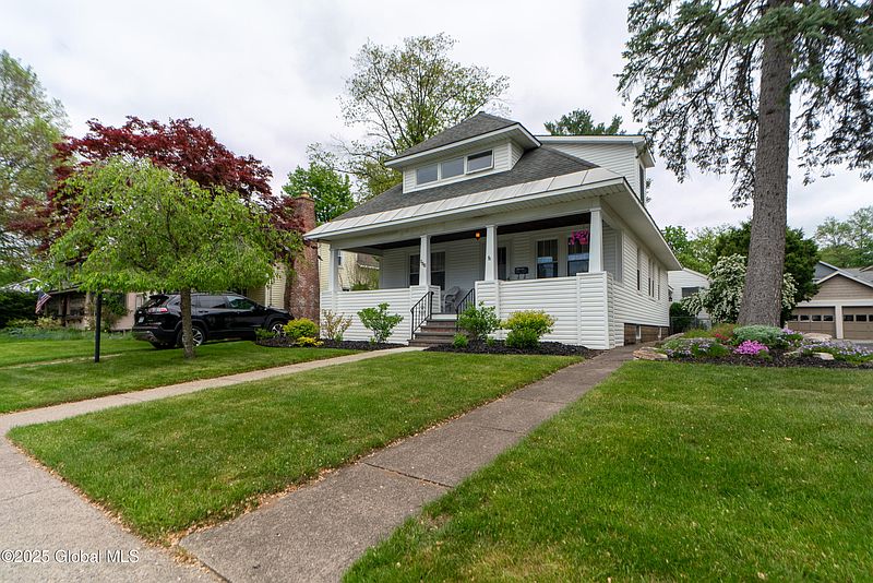3rd image of 156 East Avenue