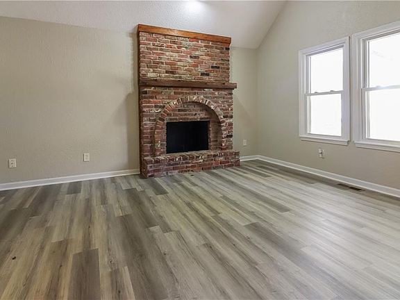 3rd image of 5403 Crest Dr