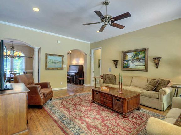 5th image of 942 Woodland Trace Ln