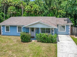 2906 N Willow Dr, Plant City, FL 33566