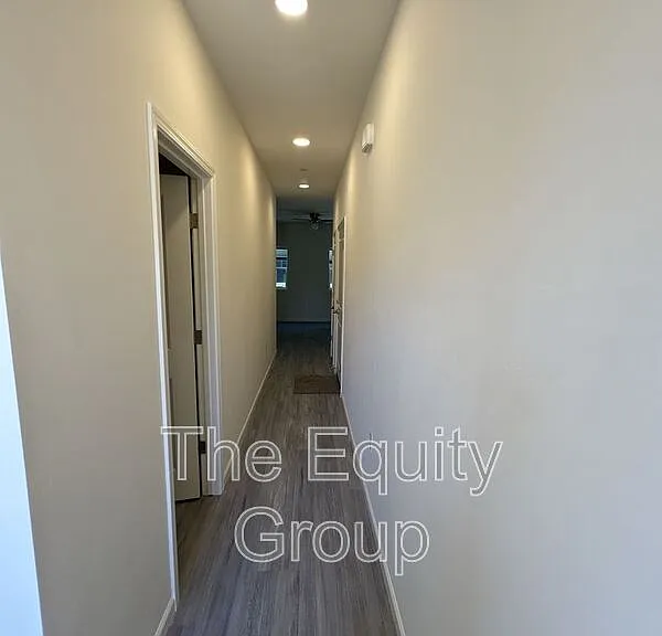 725 S Pinkham #101 — Photo 3