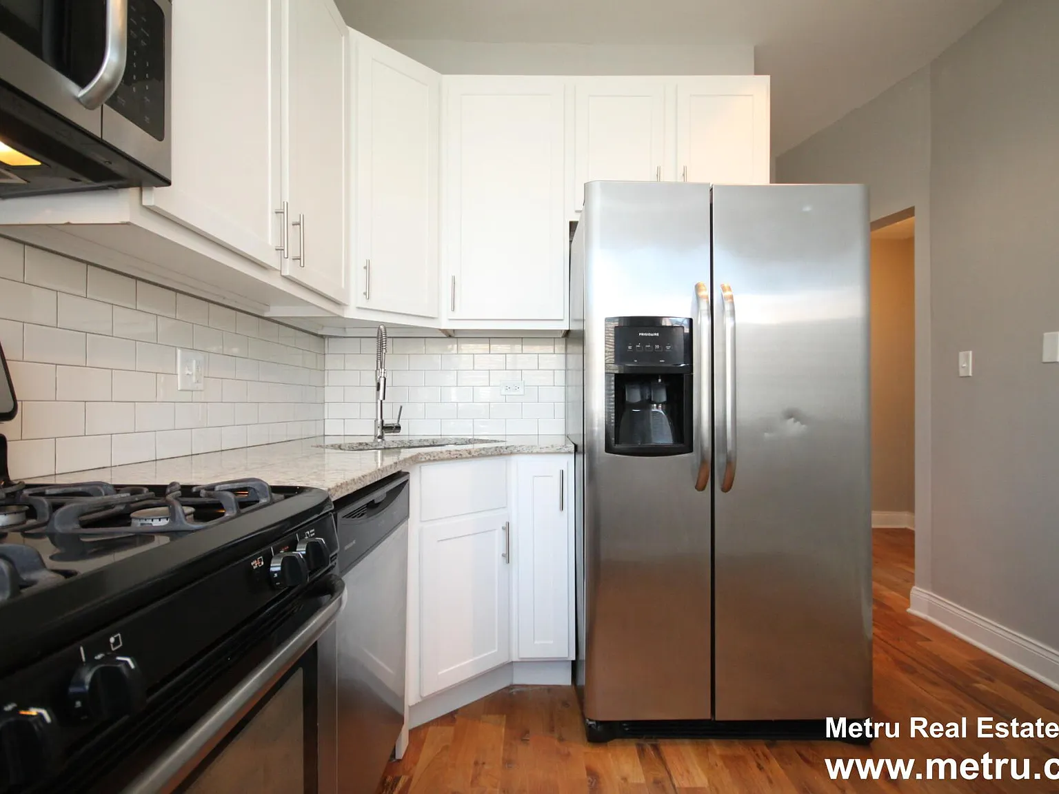 1414 W Montrose Ave — Photo 2