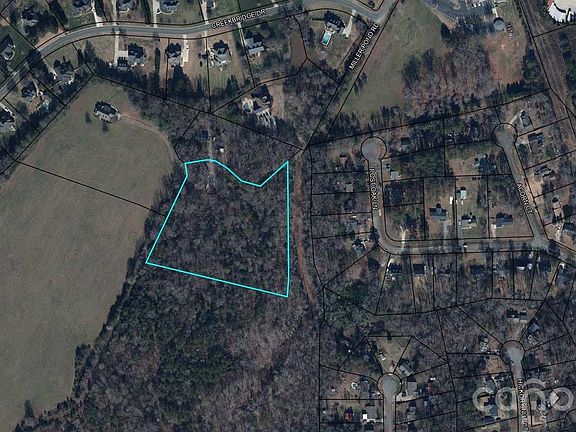 4th image of 1 Miller Pond Rd