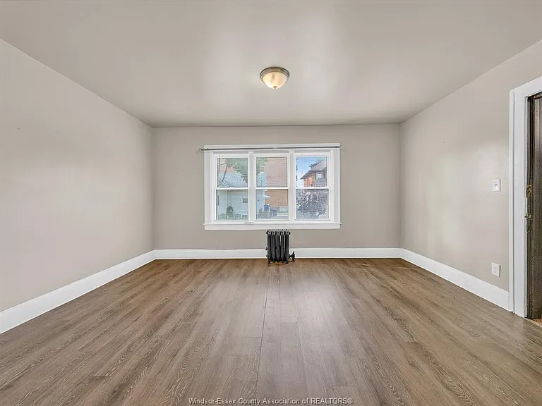 669 Park St W #B — Photo 3