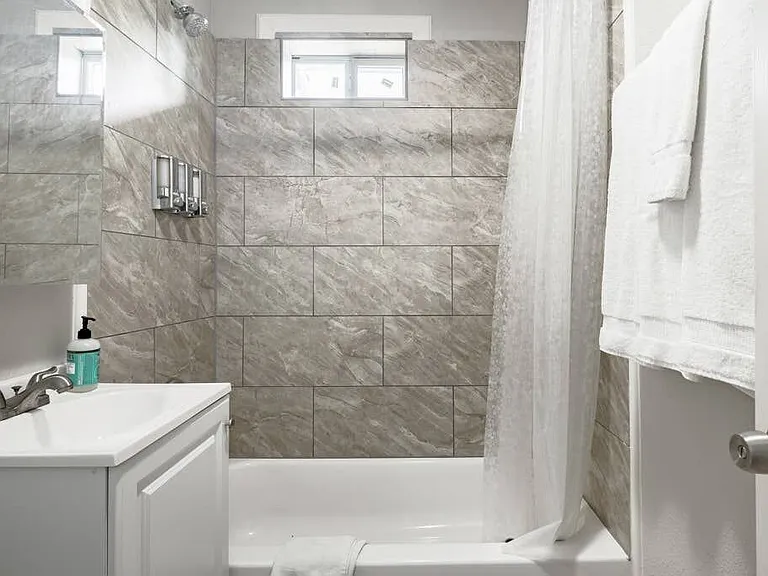 1023 W Woodlawn Ave #3 — Photo 6