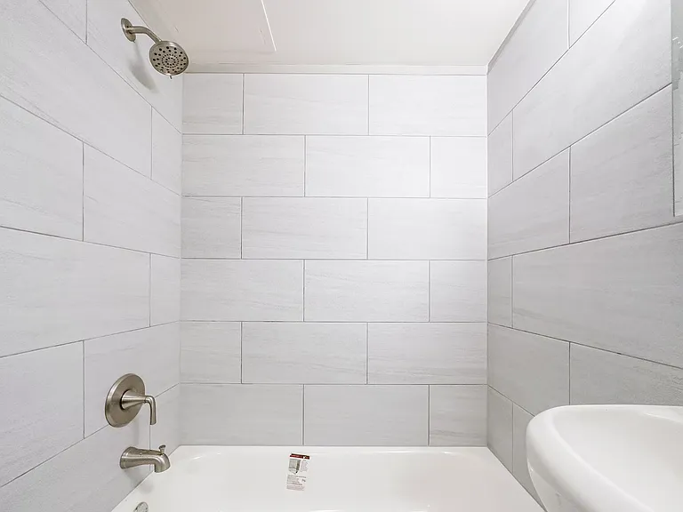 Broad Oaks Apartments — Photo 15