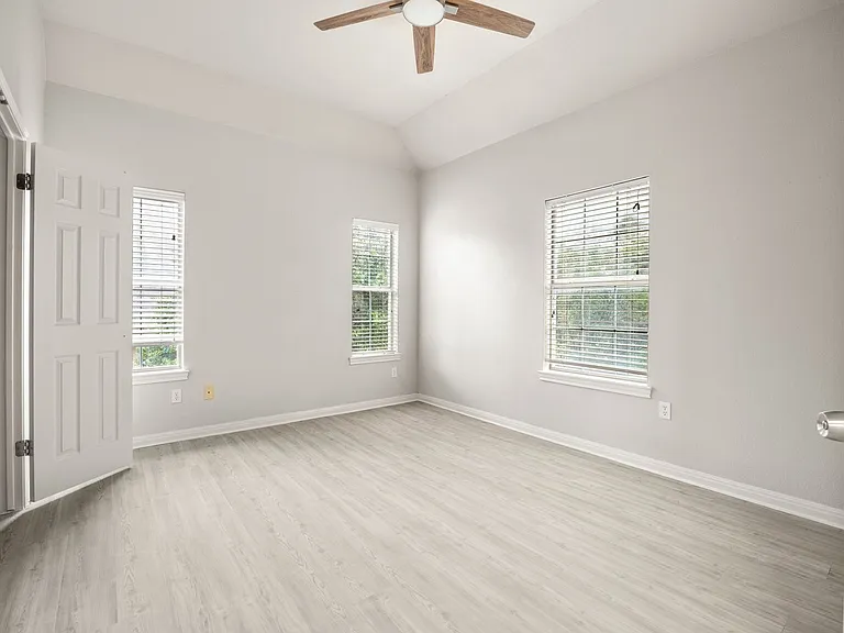 1604 Lakeway Blvd — Photo 15