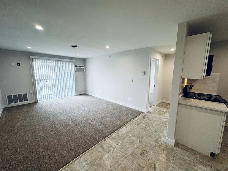 532 Lilac Ln — Photo 3