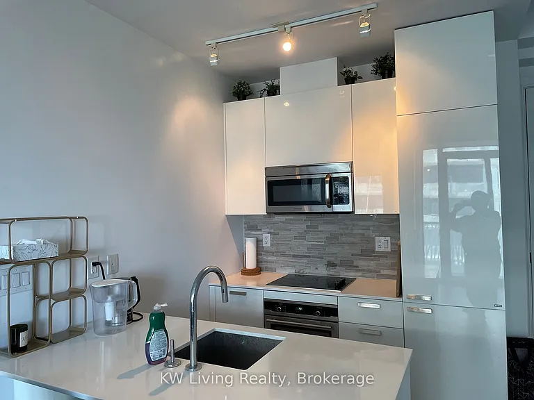 50 Charles St E #4808 — Photo 7