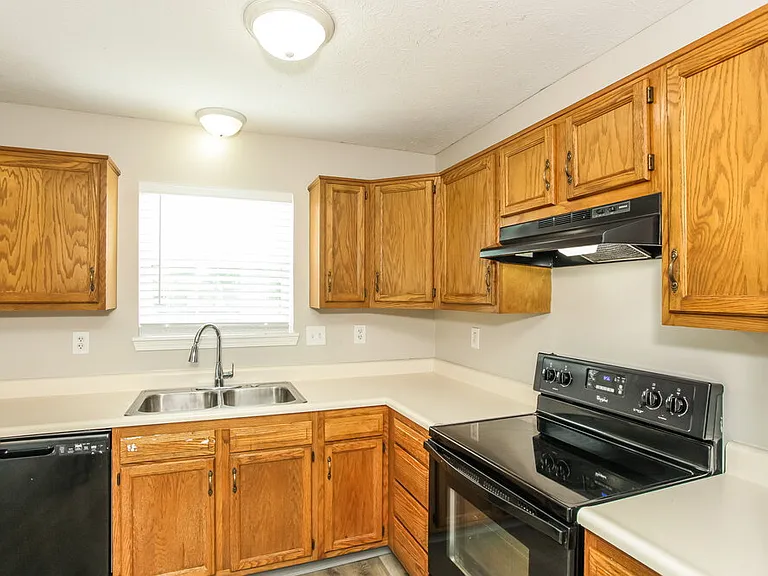 7825 Jaclyn Dr — Photo 7