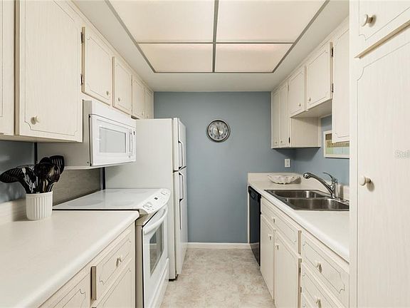5th image of 650 Pinellas Point Dr S APT 215