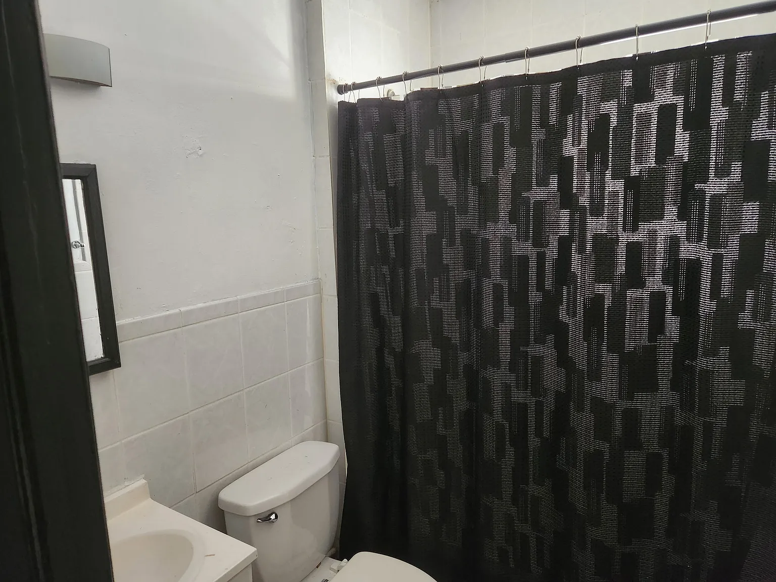 2 bed, 700 sqft, $1,800 — Photo 2