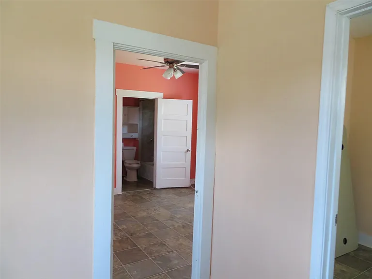 422 Mill Ave — Photo 8