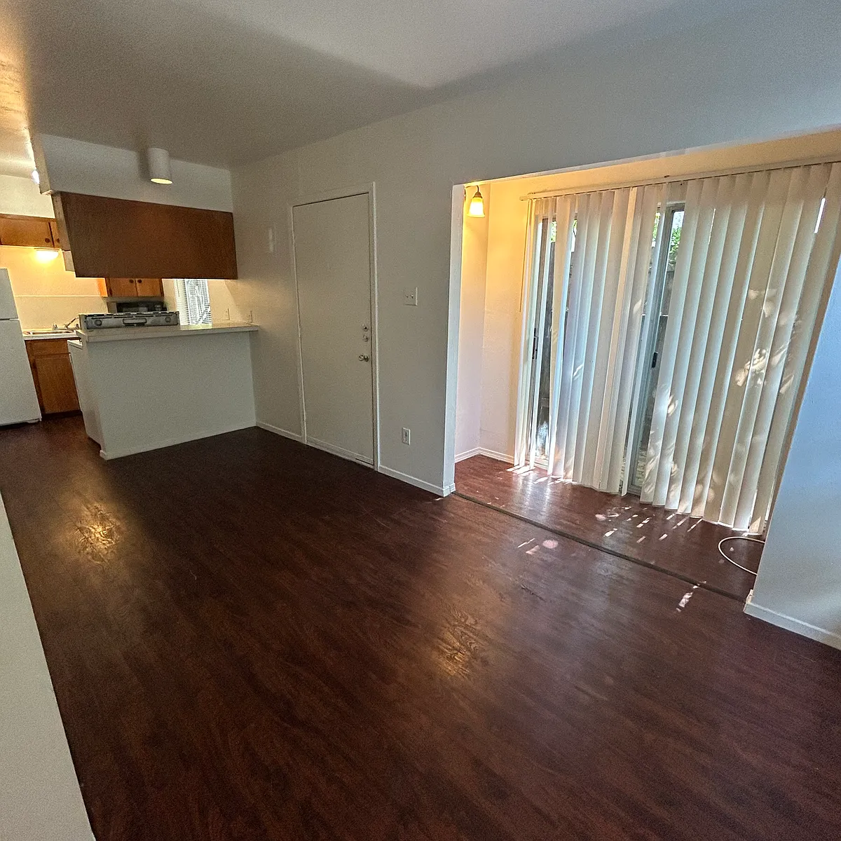 Building Photo - 1011 W 23rd St #201
