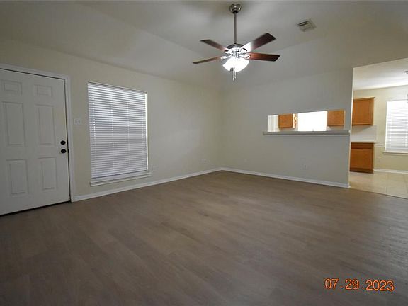 3rd image of 2612 33rd Ave N