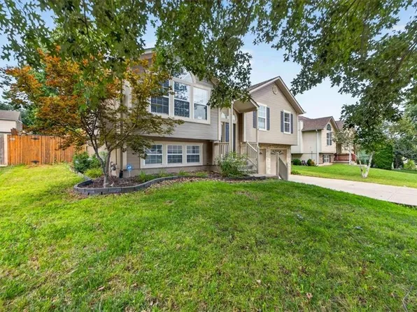 524 NE Topaz Dr, Lees Summit, MO 64086