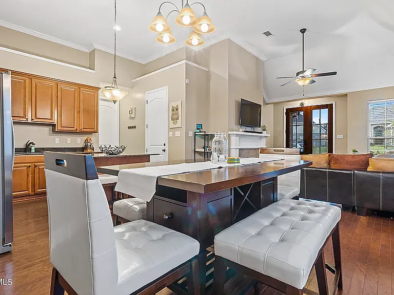 3 bed, 1477 sqft, $2,500 — Photo 3