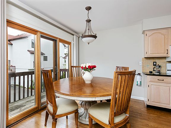 Eat-In-Kitchen with Hardwood