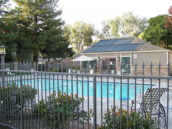 Pool & Clubhouse