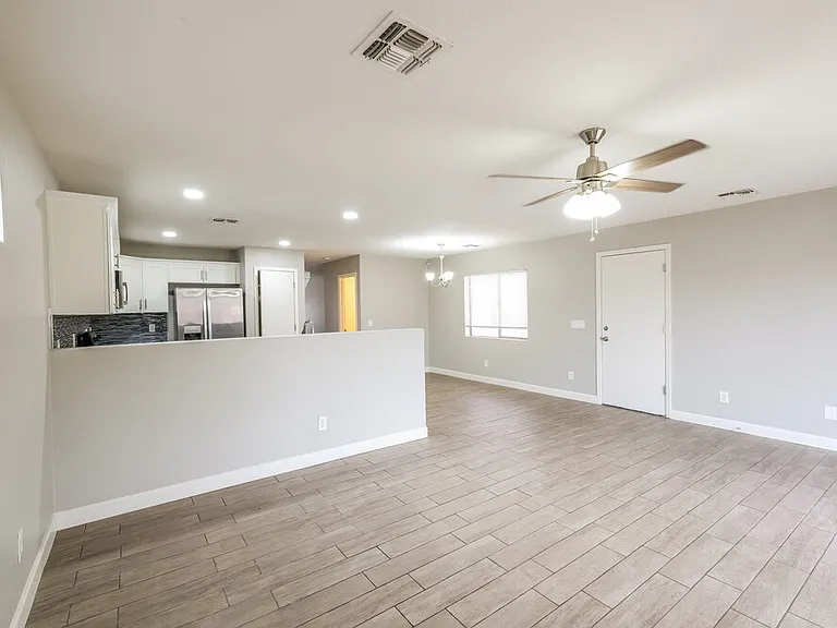 2409 S 83rd Dr — Photo 5