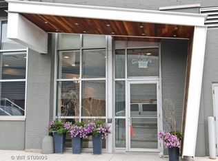 770 W Gladys Ave #303, Chicago, IL 60610