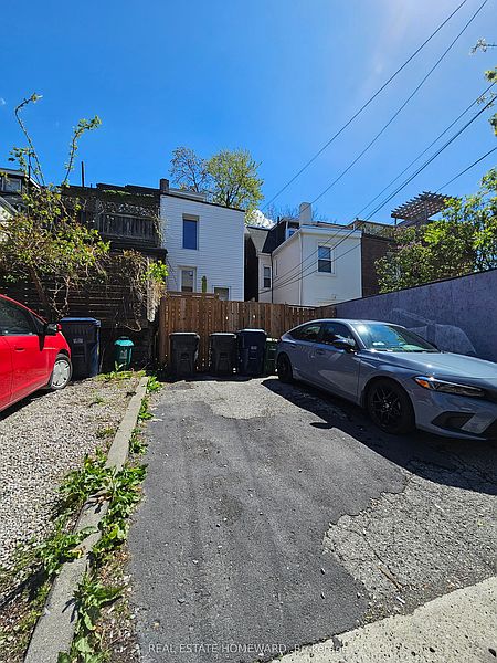 Toronto Townhouse for rent - 2 Bedrooms — photo 2