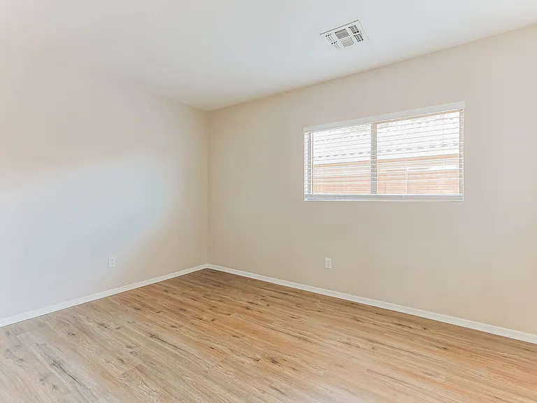 2281 E Peach Tree Dr — Photo 12