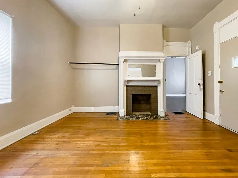 812 W University Ave — Photo 20