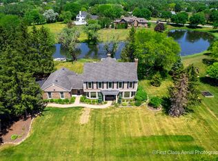 42 W Mundhank Rd, South Barrington, IL 60010