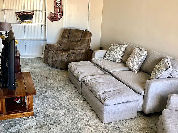 3rd image of 609 Avenue G NW