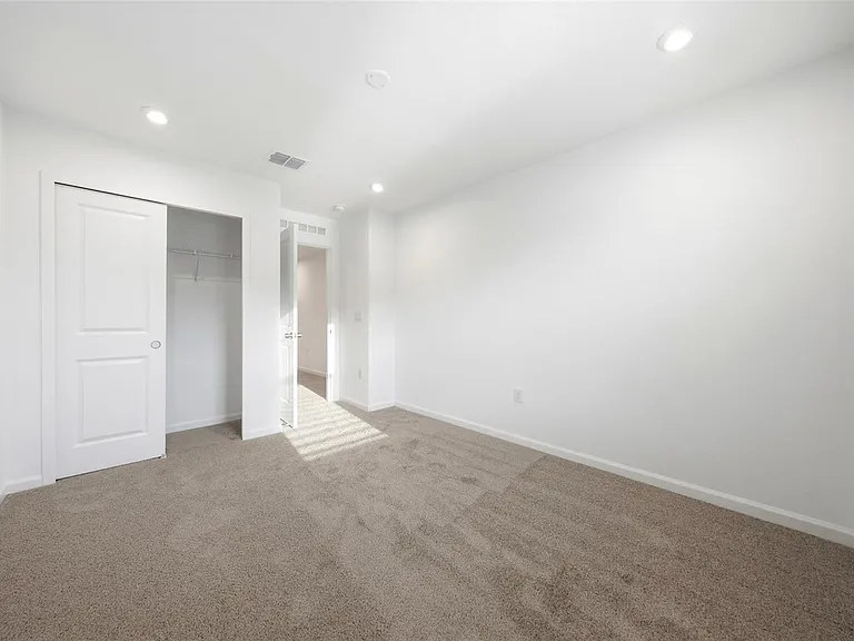 132 Royal Ranch Rd — Photo 7