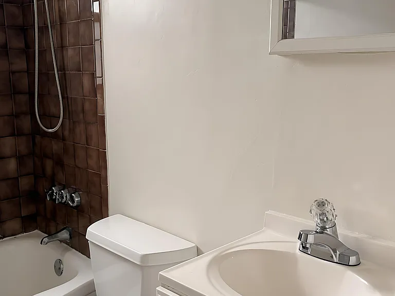 2357 W Plymouth St #16 — Photo 6