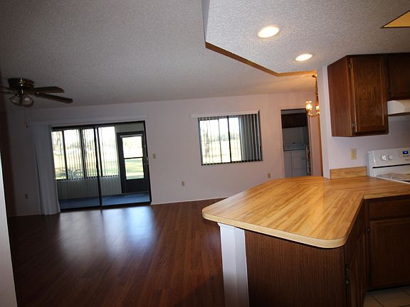 3rd image of 504 Fairways Cir #A