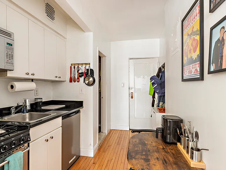 312 W 23rd St #1A — Photo 2