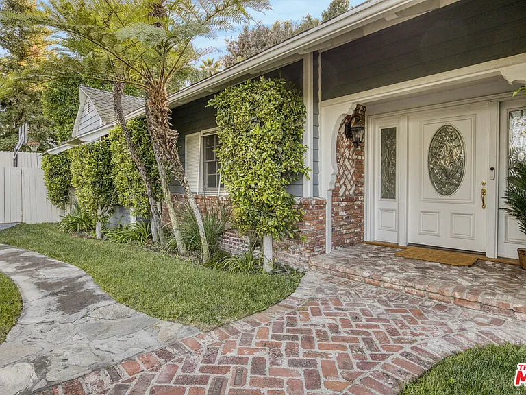 3690 Crownridge Dr — Photo 5