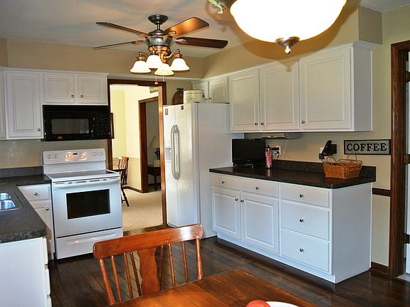 3rd image of 171 Caribou Dr