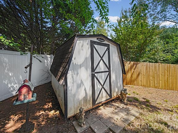 5th image of 215 Small St