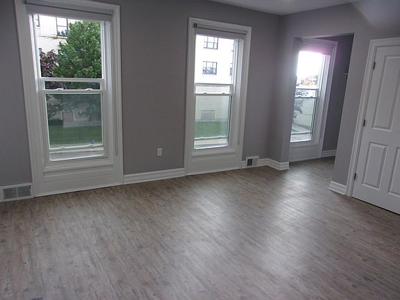 4th image of 143 Hodge Ave