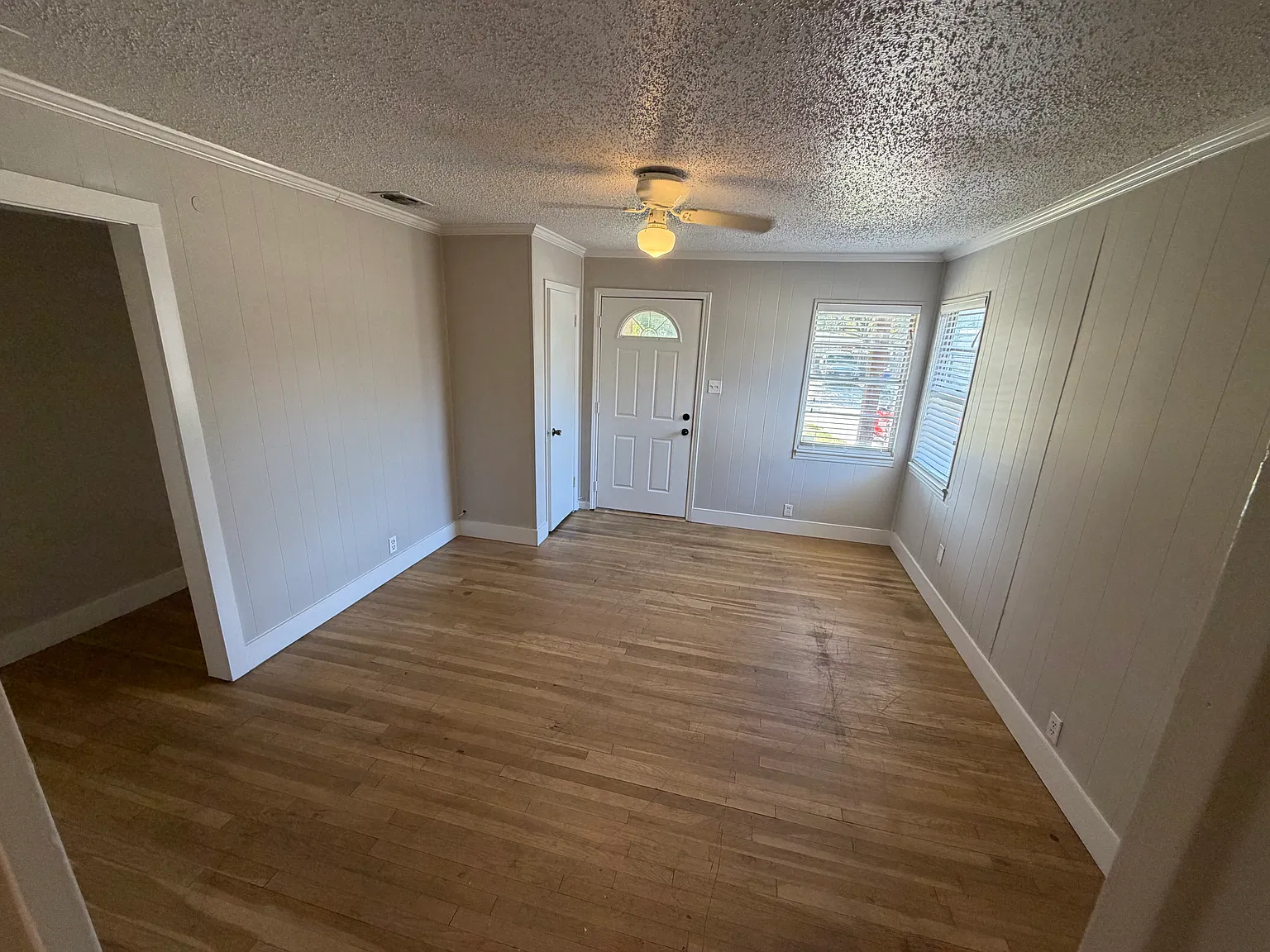 3 bed, 1301 sqft, $2,050 — Photo 4
