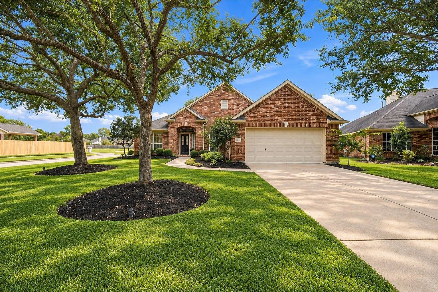 3 bed, 2.0 bath, 2102 sqft, $2,700 — Photo 1