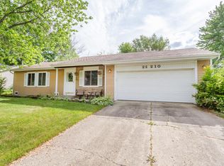 2S210 Continental Dr, Warrenville, IL 60555