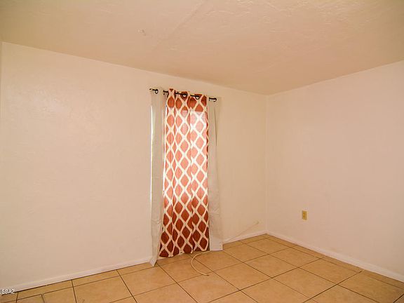 5th image of 225 E Pennsylvania Dr