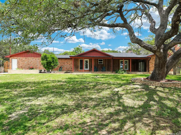 125 CLAYTON RD, Ingram, TX 78025