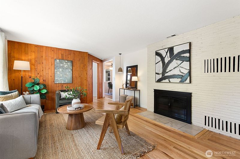 4th image of 20630 8th Avenue S