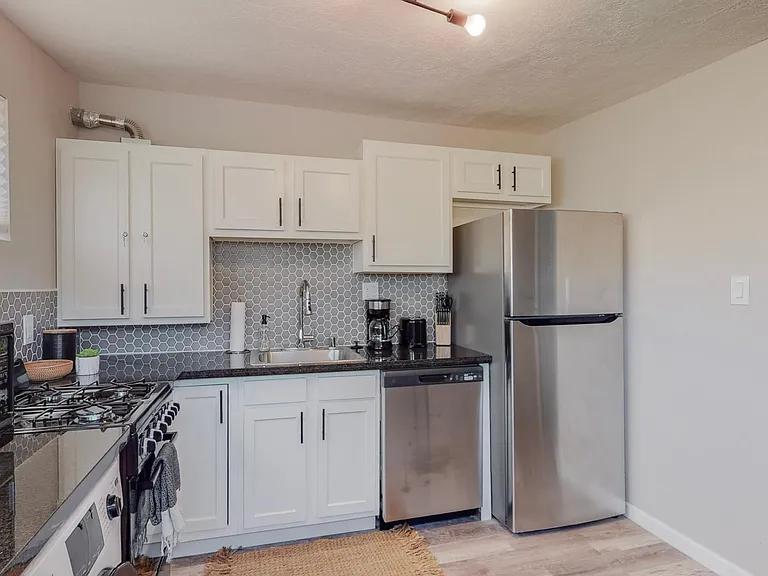 2124 Eton Ave SE #2 — Photo 3