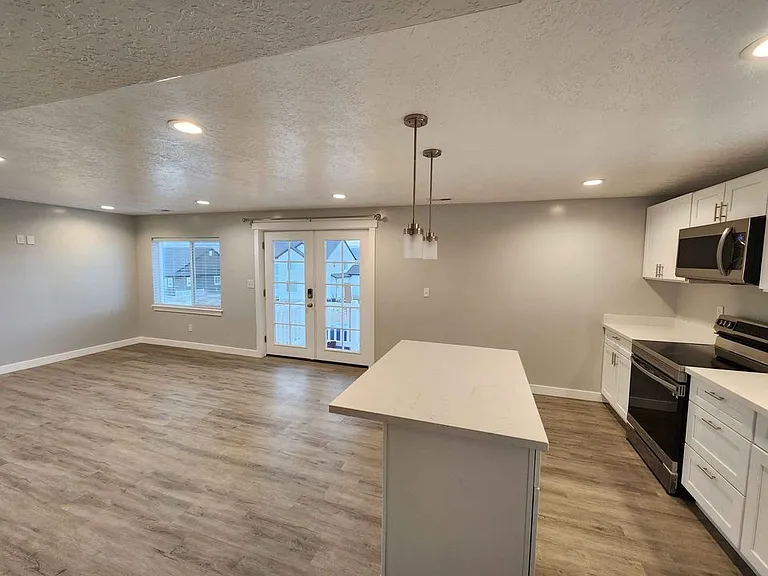 439 E Hill View Dr — Photo 56