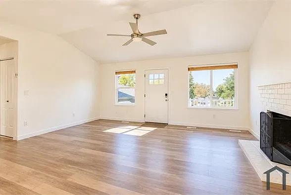 4 bed, 2042 sqft, $3,050 — Photo 3