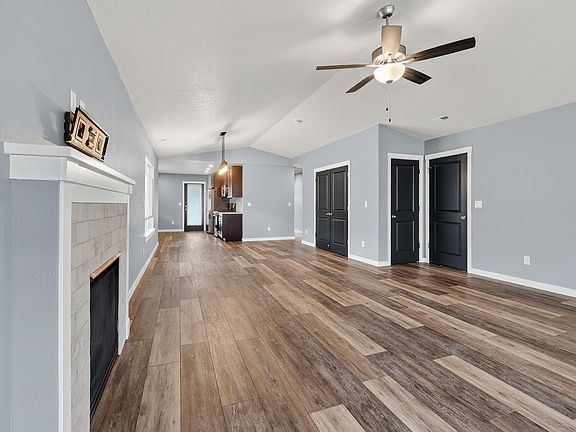 4th image of 728 NE Brookstone Dr