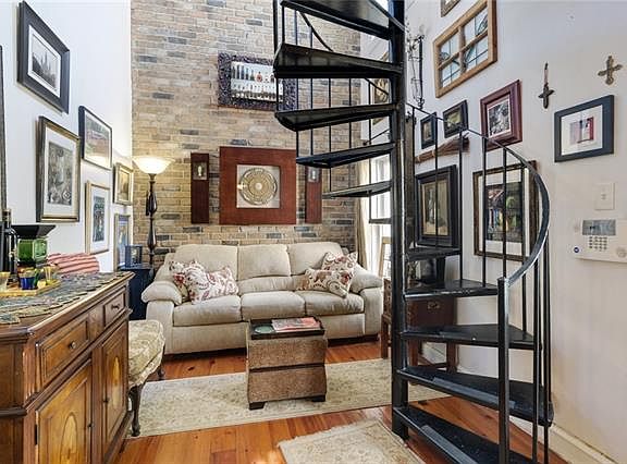 5th image of 734 Dauphine St #5